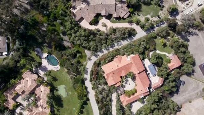 美国加利福尼亚州圣地亚哥县兰乔圣达菲富裕社区的鸟瞰图