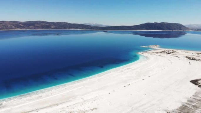 土耳其布尔杜尔萨尔达湖白海滩鸟瞰图