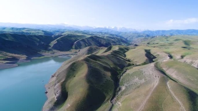 塔什干地区美丽山脉的全景。扎米。