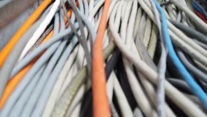 许多互联网电缆的重叠