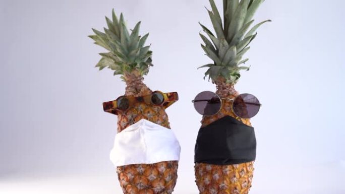 菠萝配眼镜和口罩。