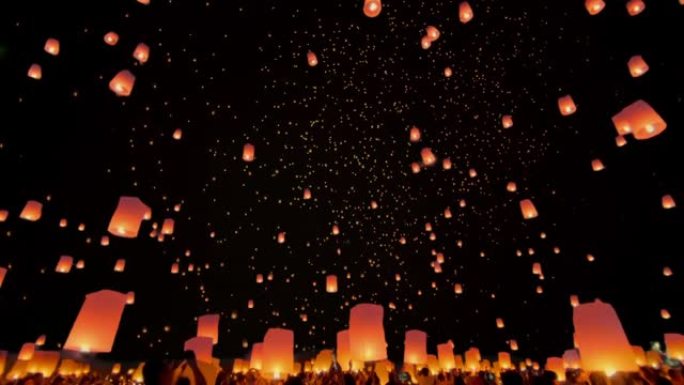 泰国清迈，游客在水灯节上放飞天灯。