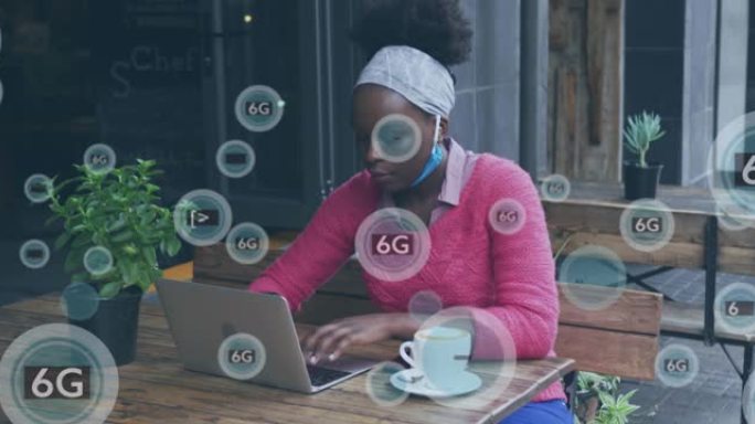 在咖啡馆外使用笔记本电脑的非洲裔美国妇女的5g和6g图标动画