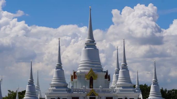Samutprakan省的阿育王寺庙。泰国。以云为背景的时间流逝。佛教圣地和地标。