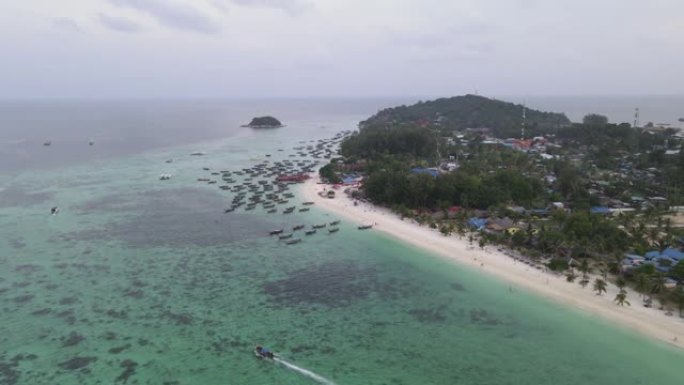 泰国南部利培岛岛上透明海洋的鸟瞰图