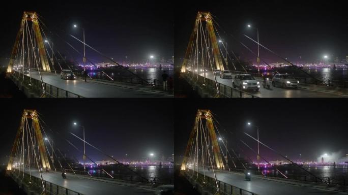 Haridwar timelapse在印度Kumbh宗教节之夜拍摄。哈里德瓦尔晚上的交通。苹果422