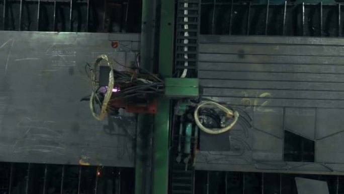 激光金属切割机在工厂