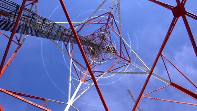 移动电信塔或蜂窝塔到另一个传输电信塔，它们形成了一个移动网络。网络4G 5G