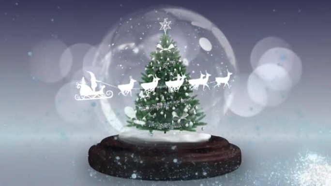 雪橇上的圣诞老人被驯鹿拉到雪球上的圣诞树上
