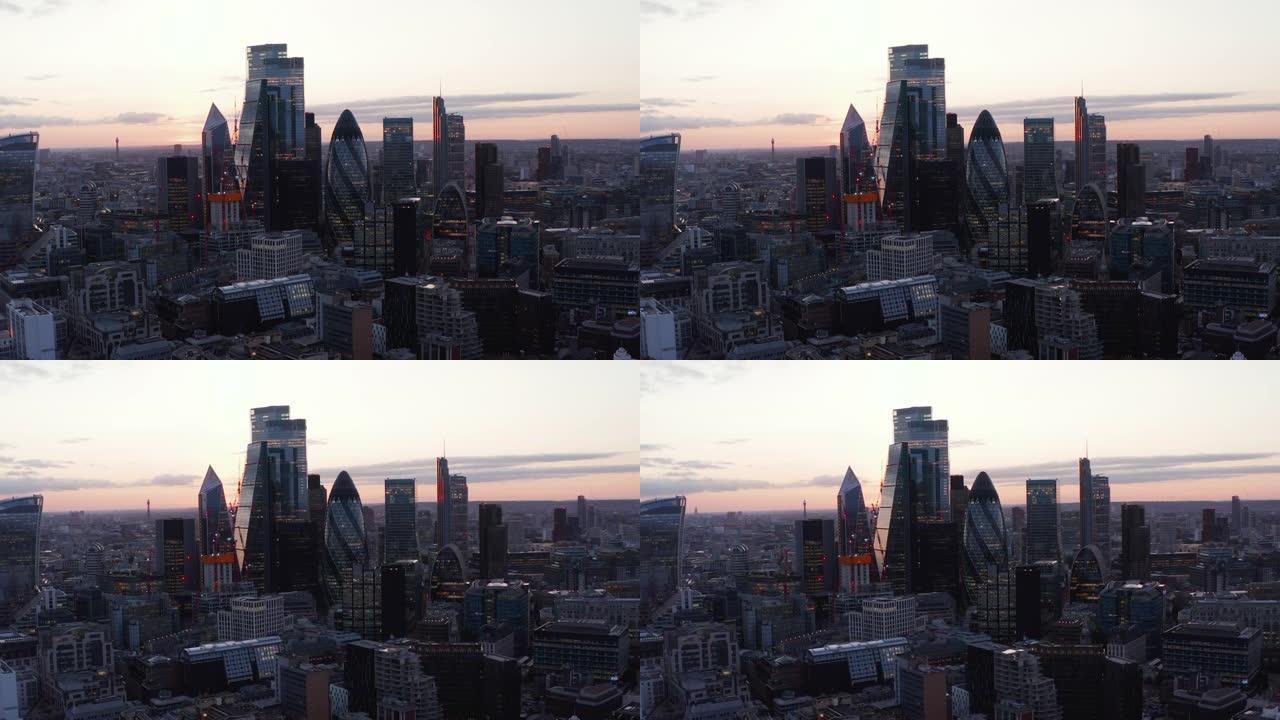 城市商业中心。日落后，现代玻璃覆盖了高大的标志性建筑。英国伦敦