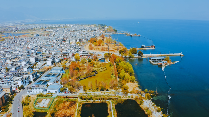 大理才村码头洱海游船游客洱海风光