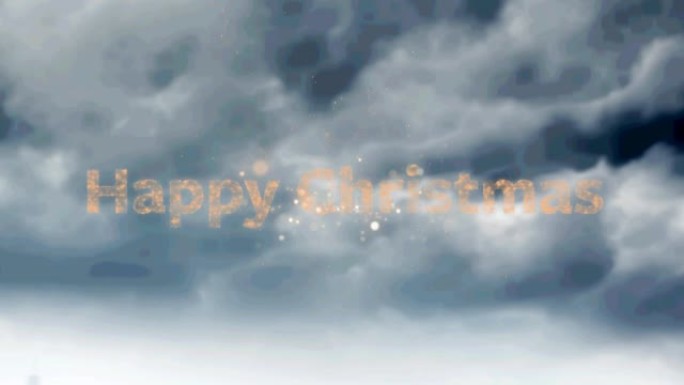 烟花在天空乌云下爆炸的圣诞节快乐文字