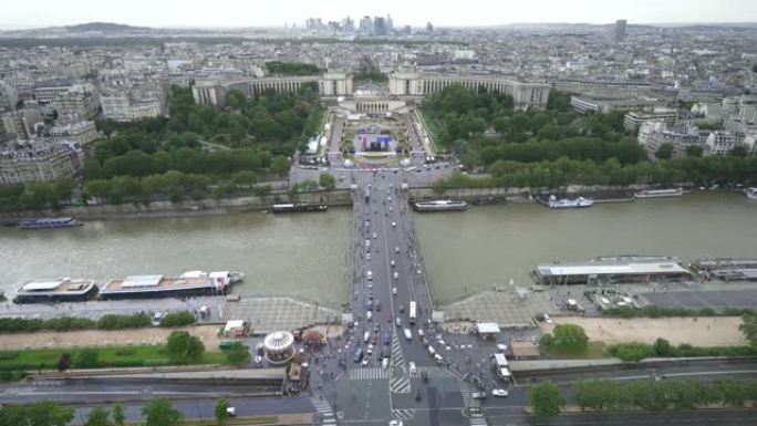 从埃菲尔铁塔看巴黎。