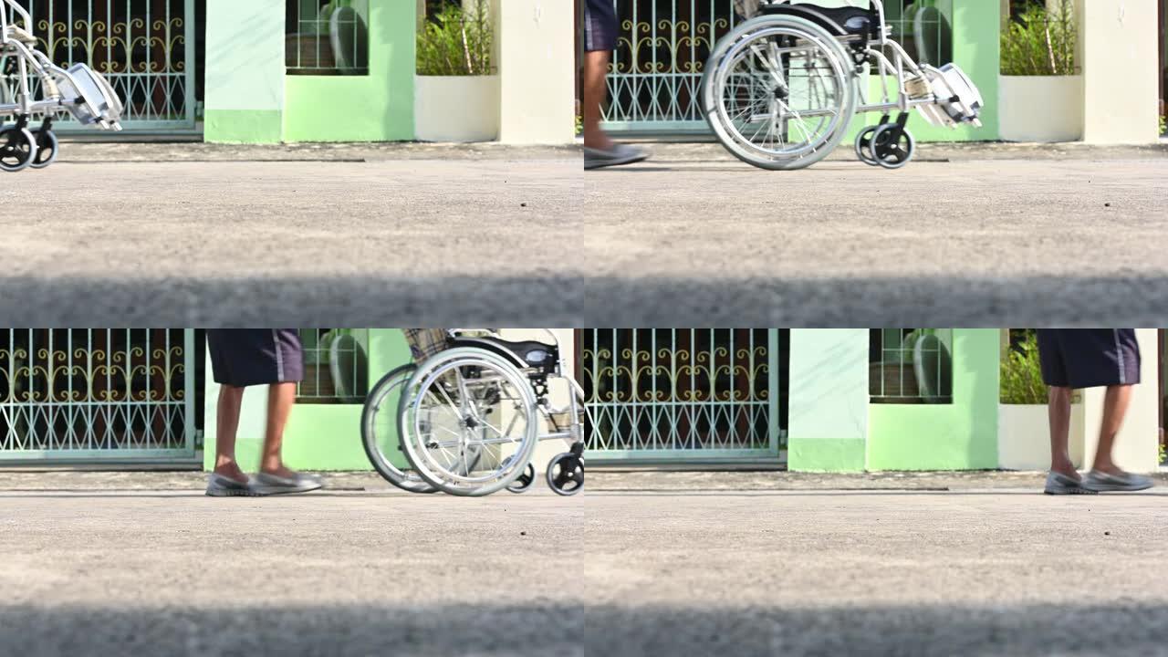 一位老人早上推着轮椅给病人锻炼身体。