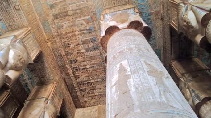 丹德拉神庙或哈索尔神庙美丽的内部。埃及，登德拉，肯市附近。