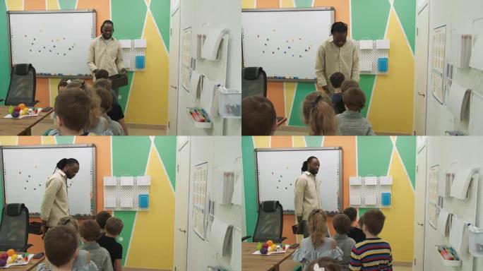 一位非洲裔美国老师教一群10-12岁的孩子，研究动物和水果