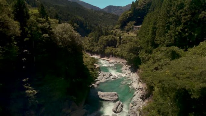 流经日本四国山区的河流