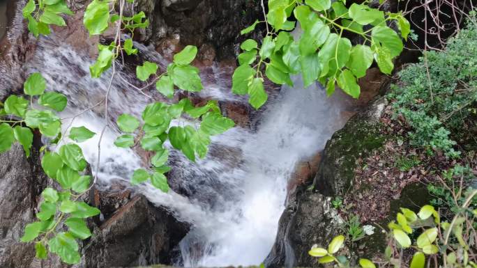 雨季山谷户外徒步探秘峡谷