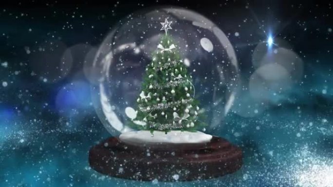 带有圣诞树，星星和雪落在黑暗背景上的玻璃球动画