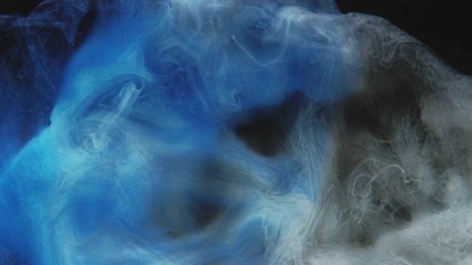 彩色烟雾粉扑标志揭示墨水水蓝色白色