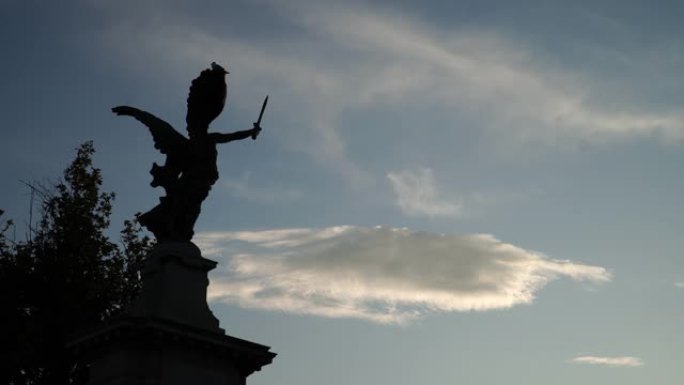 意大利罗马暮光之城圣天使桥上的雕塑