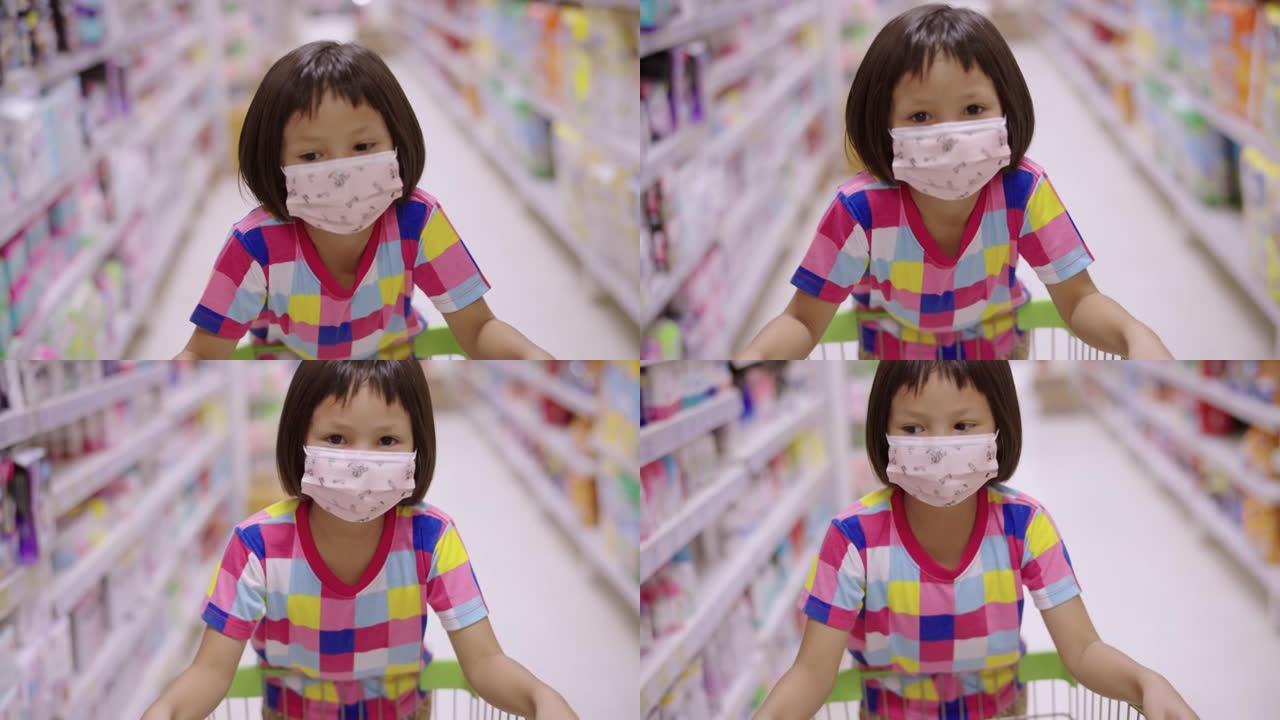 戴着口罩的亚洲女童在当地一家超市散步，看着货架上的产品。