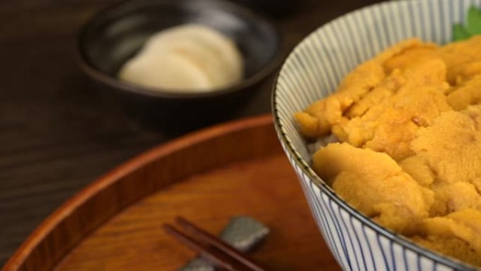 UNI-DON，日本料理，饭碗上有海胆