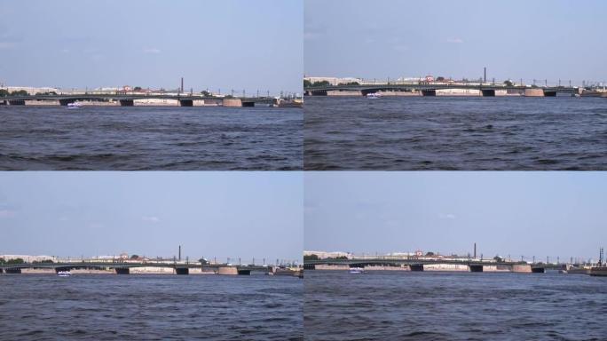 圣彼得堡从涅瓦河看大桥