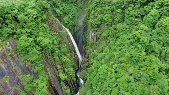 婺源大章山瀑布风景鸟瞰图