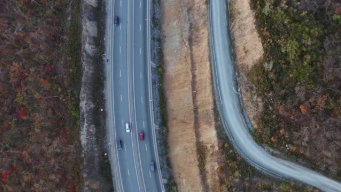 符拉迪沃斯托克的绕道。傍晚在山间高速公路