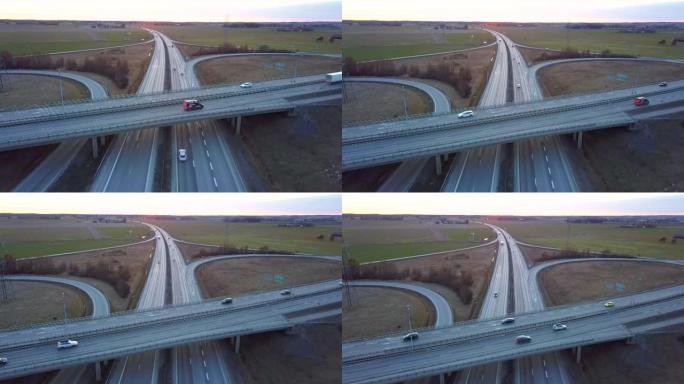 高速公路交叉口与行驶中的交通车的鸟瞰图。