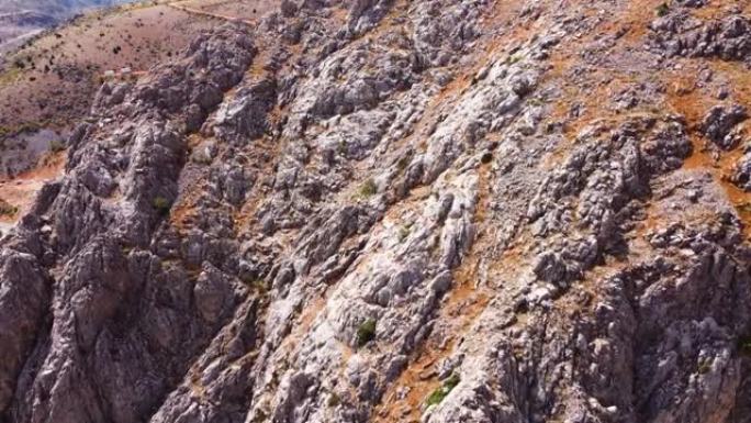 幼发拉底河三角洲巨大陡峭的悬崖峡谷，土耳其戏剧性的地质奇观。美丽的背景和不寻常的风景，鸟瞰4k天线，