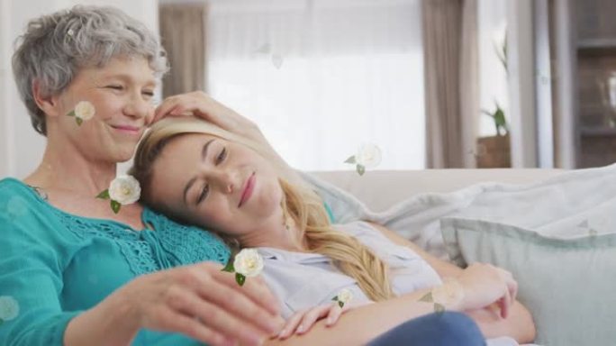 快乐的高加索母亲和成年女儿拥抱在沙发上的玫瑰动画