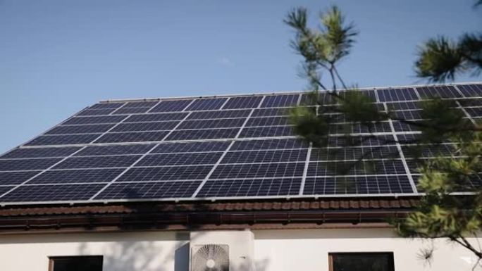 从新建的荷兰房屋的steadicam进行水平平移，屋顶上安装了太阳能电池板。乌克兰，欧洲
