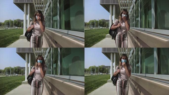 十几岁的女性戴着口罩在公立学校大楼外行走，要求遵守学校4k视频系列