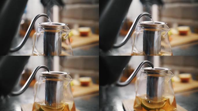 茶饮料。泡茶。特写。用不同的水果片将沸水倒入玻璃茶壶中。特制热果茶饮料的烹调工艺