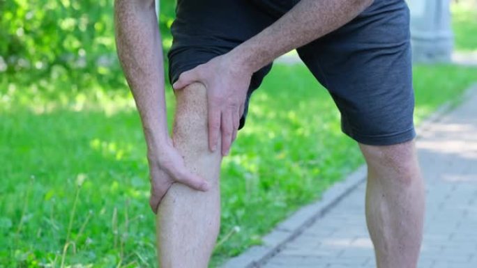 运动员因腿部疼痛而蠕动，在街上锻炼时受伤。他膝盖不好