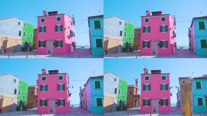 布拉诺 (Burano) 的无男子的街道，在阳光下拥有整洁的粉红色房屋