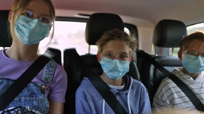 新型冠状病毒肺炎大流行期间，三个孩子开车旅行