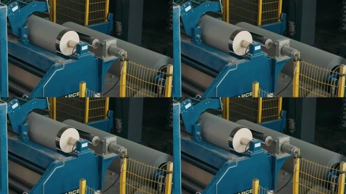 制造设备在造纸厂生产造纸机轴。设备。纸张生产
