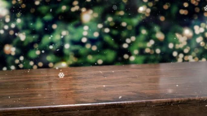空斜坡木桌和积雪掉落，带有模糊的圣诞树bokeh灯光背景，产品或设计展示的背景模板，食品支架模型