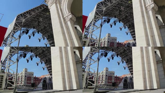 2021年，瓦拉多利德守护神庆典期间，主广场的结构和舞台灯
