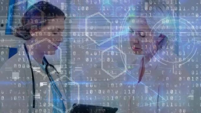 使用平板电脑对女性患者和女性医生进行二进制编码数据处理的动画