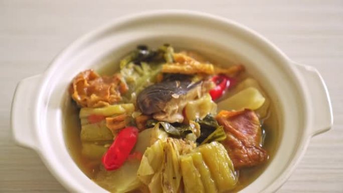 煮酸菜苦瓜汤-亚洲和素食风格