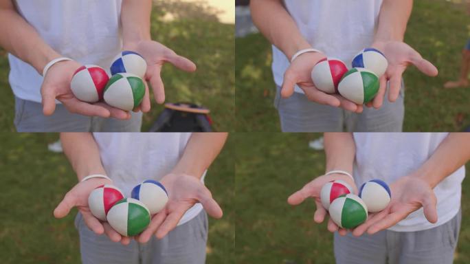 手中的球是杂耍者使用的道具。这三包杂耍球