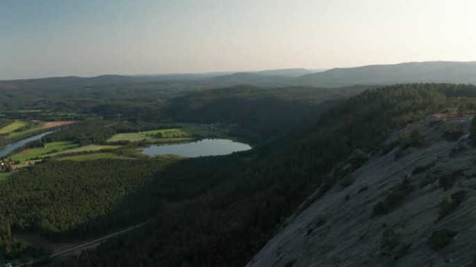 无人驾驶飞机越过山、湖和河