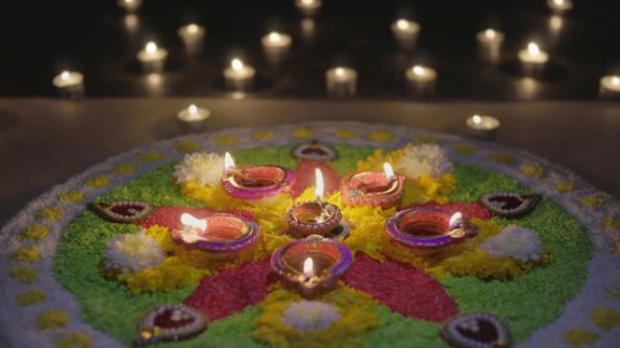 排灯节是印度教徒，ja那教徒，锡克教徒和一些教徒的庆祝节日。