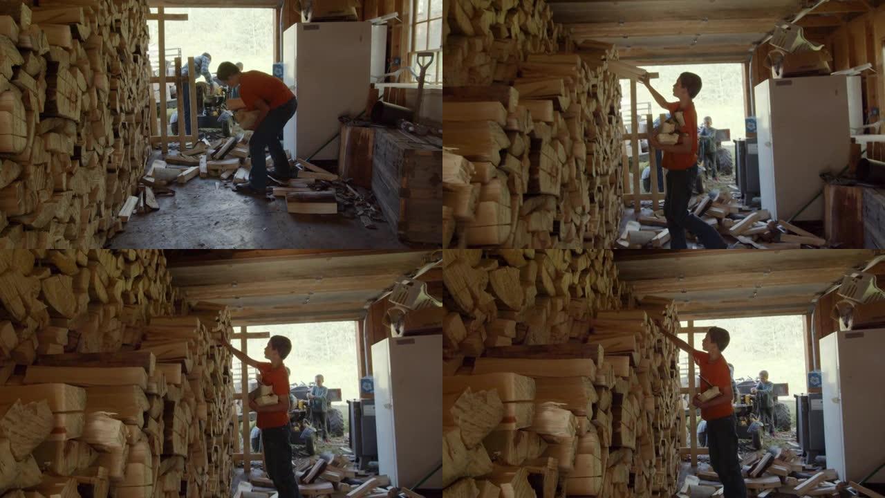 男孩做家务，在谷仓里堆放木头，而他的兄弟们卸下卡车，并将砍伐的原木分成柴火，以供即将到来的冬天使用