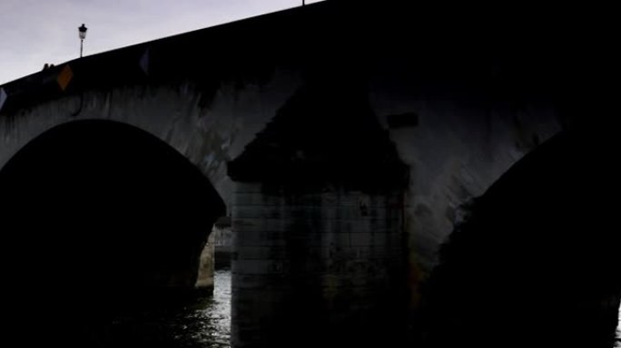 巡游塞纳河法国巴黎塞纳河清晨