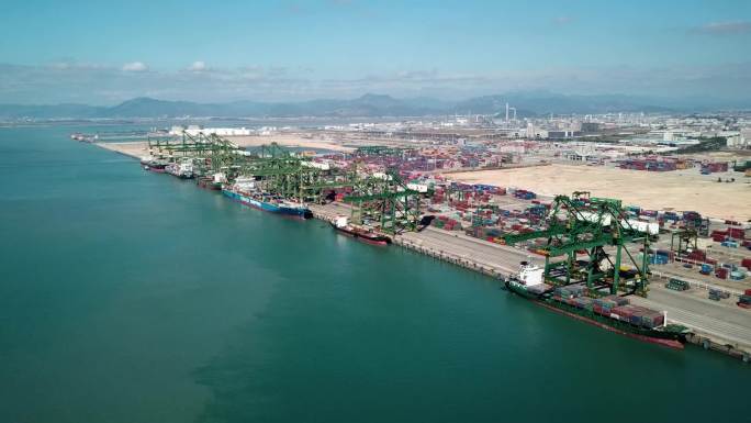 江阴港 港口 码头 龙门吊 货轮 航拍